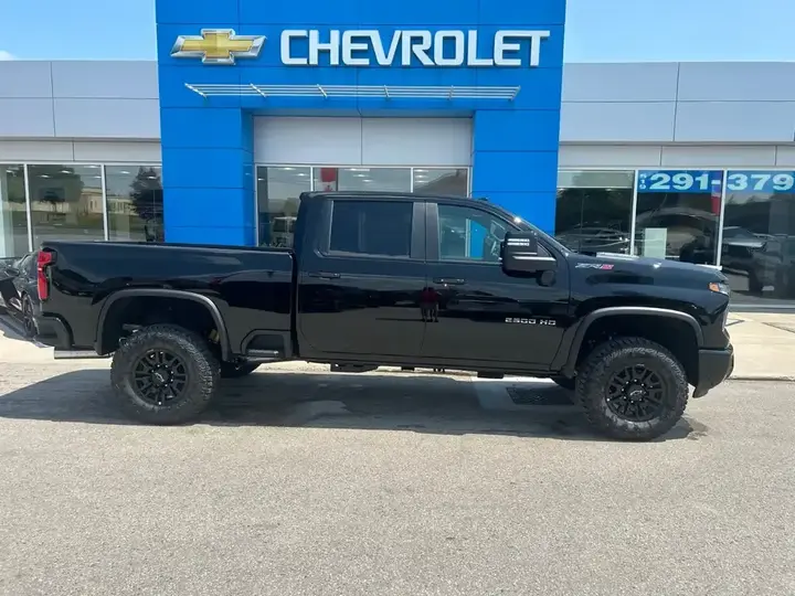 Chevrolet Silverado 2500 2026 photo 2