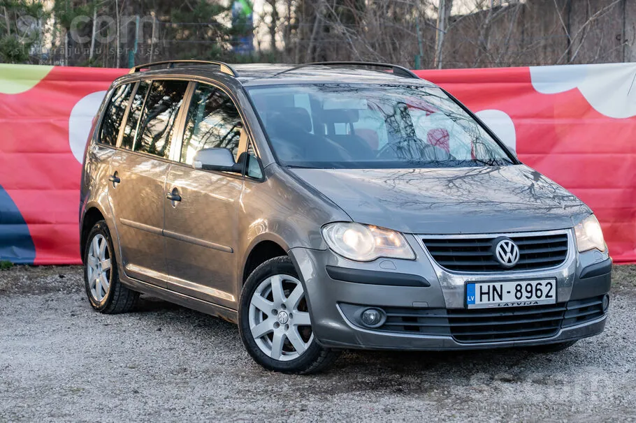 Volkswagen Touran 2008 photo 2