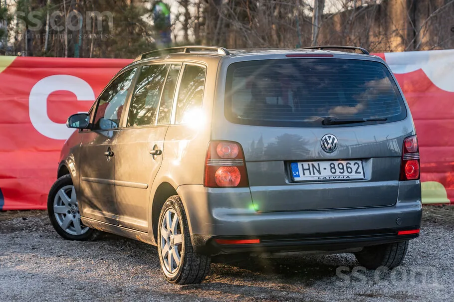 Volkswagen Touran 2008 photo 4