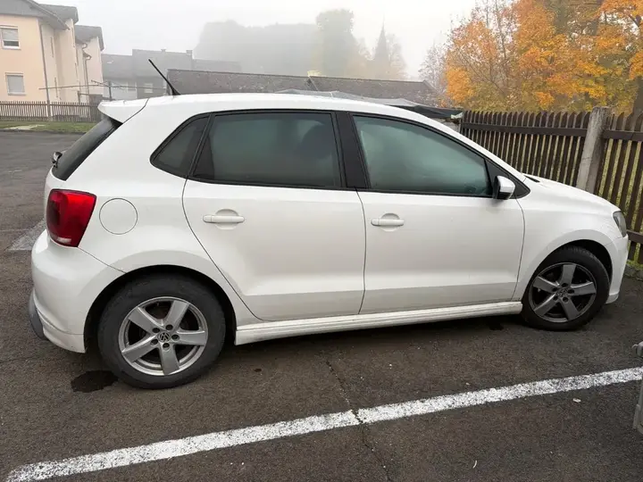 Volkswagen Polo 2012 photo 2