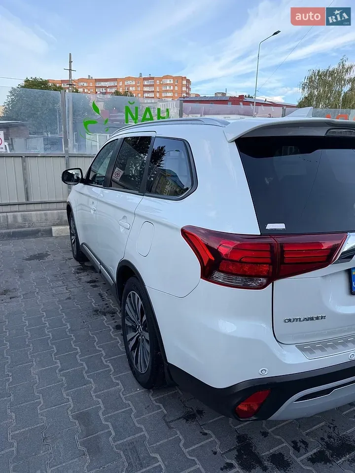 Mitsubishi Outlander 2021 photo 4