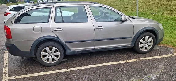 Skoda Octavia Scout 2012 photo 2