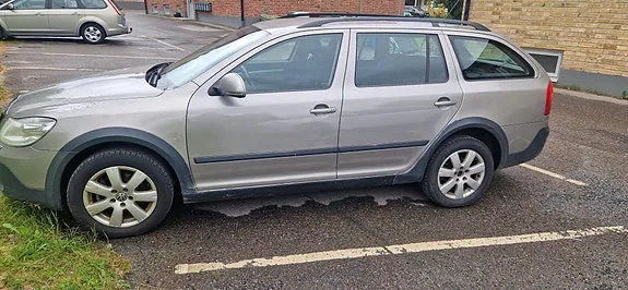 Skoda Octavia Scout 2012 photo 3