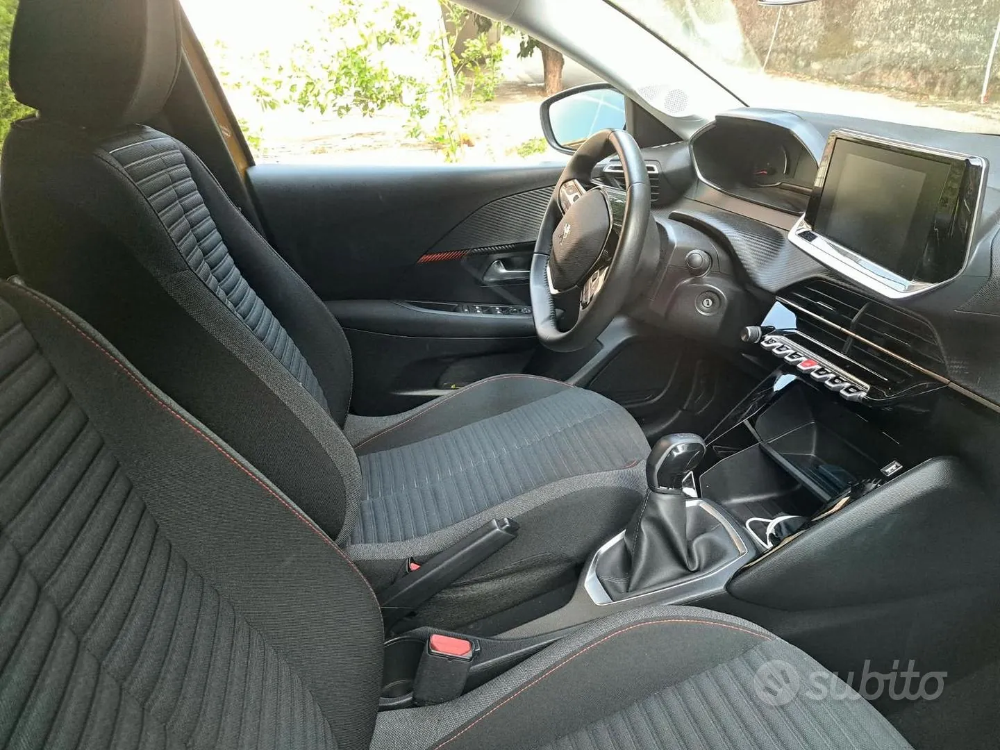 Peugeot 208 2023 photo 4