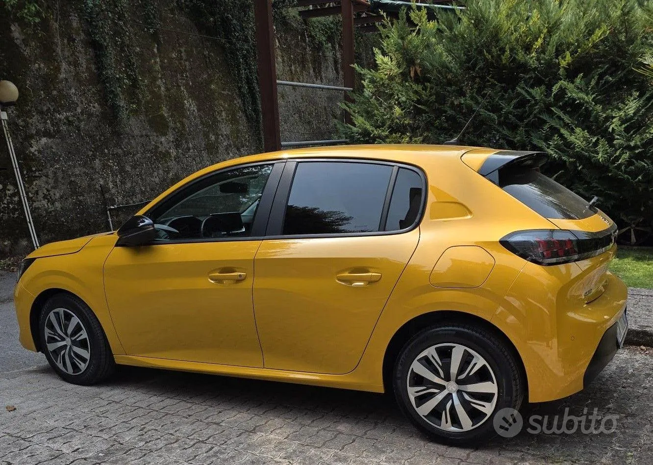 Peugeot 208 2023 photo 2