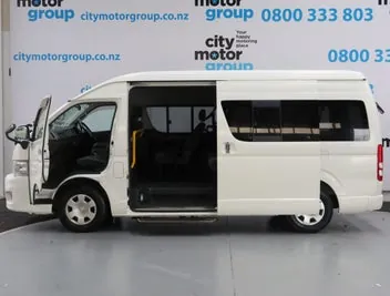 Toyota Hiace 2010 photo 4