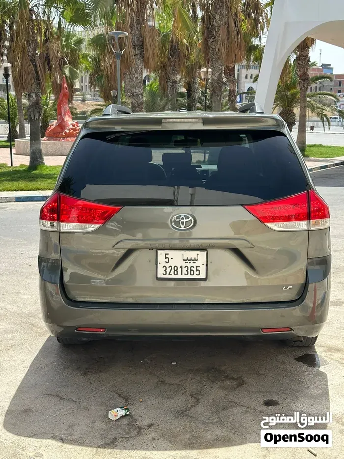 Toyota Sienna 2014 photo 2
