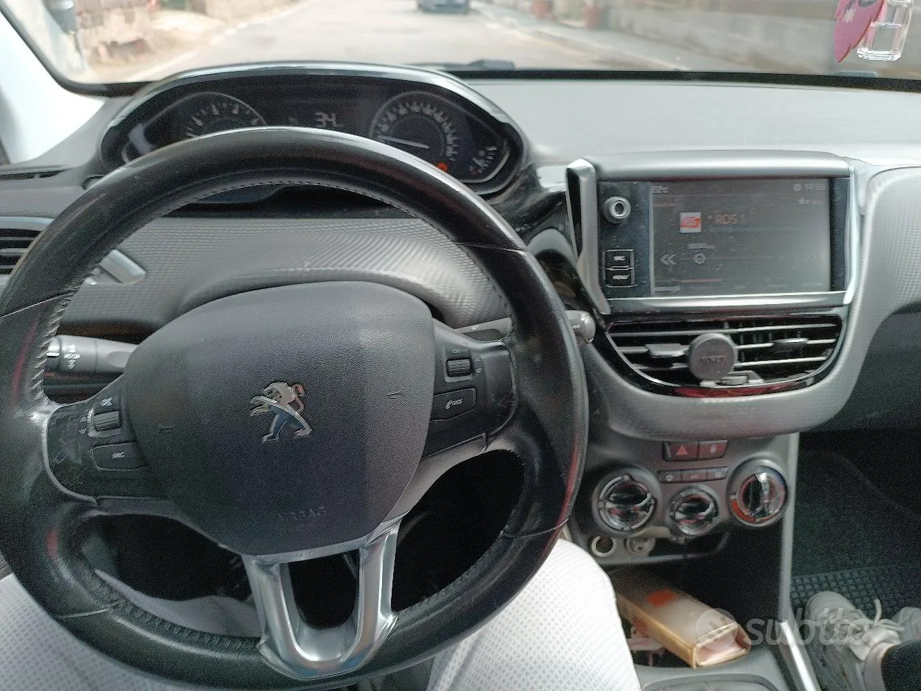 Peugeot 2008 2017 photo 2