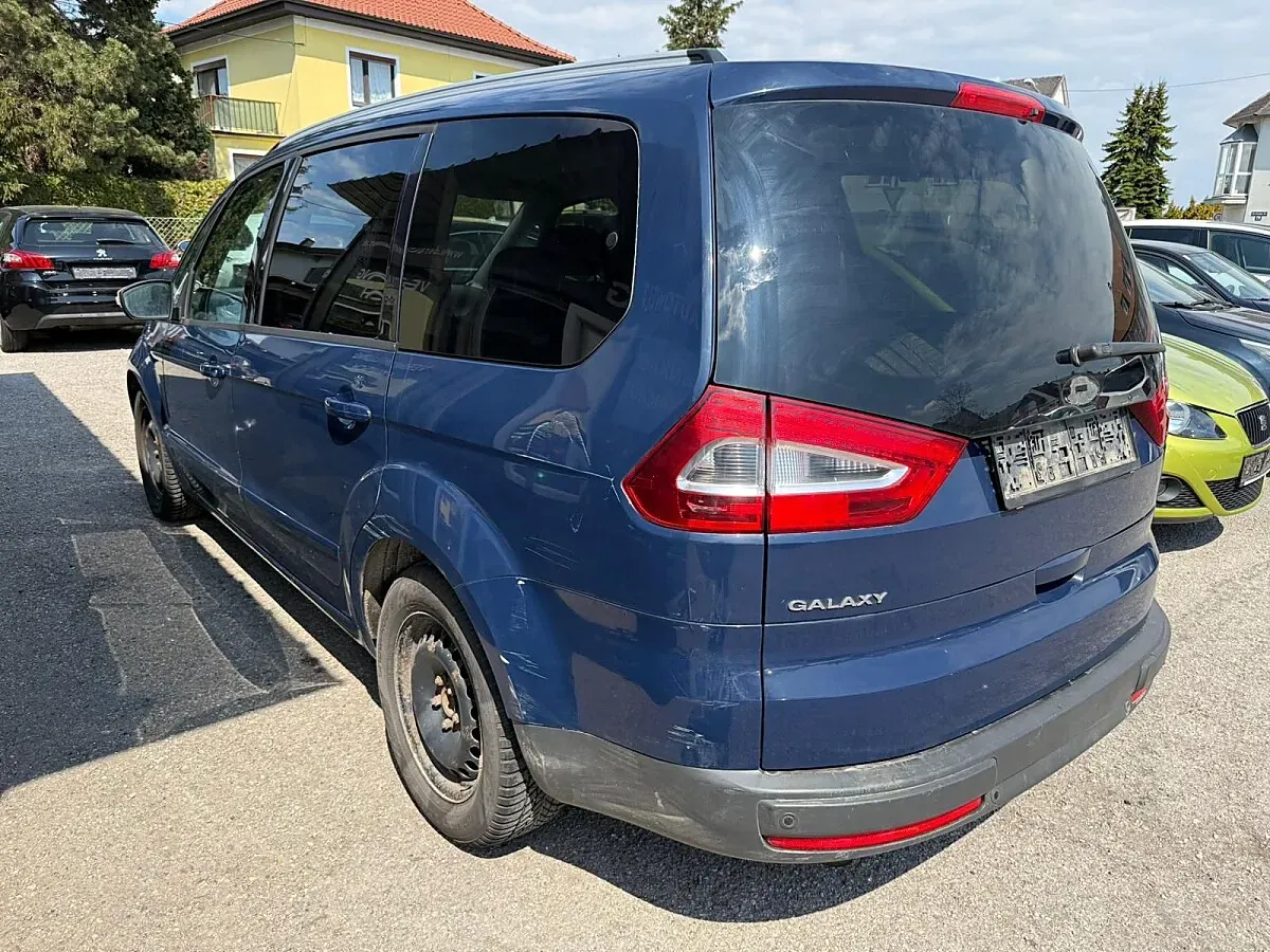 Ford Galaxy 2011 photo 3