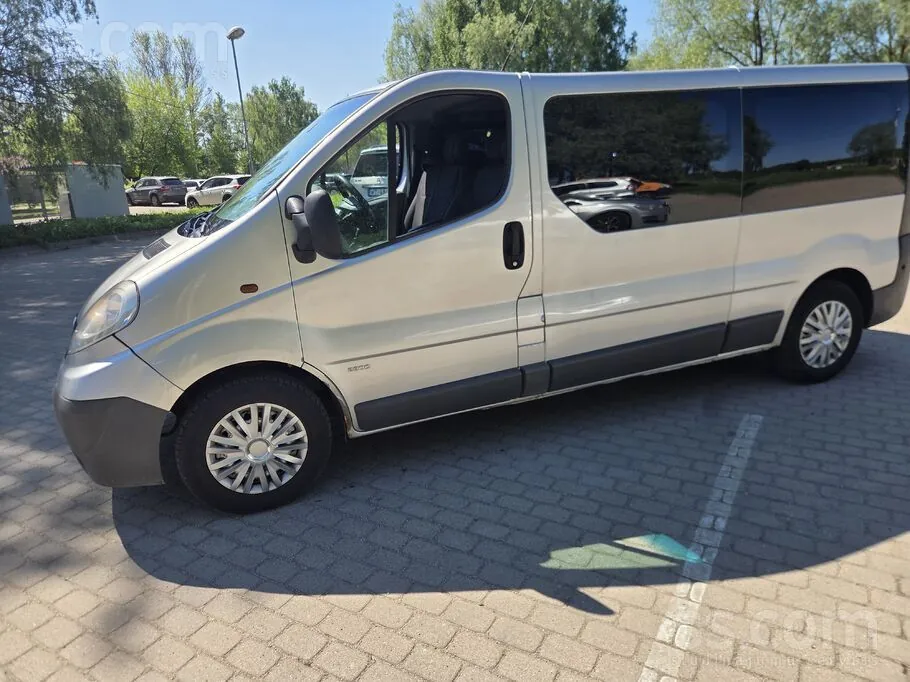 Opel Vivaro 2009 photo 2