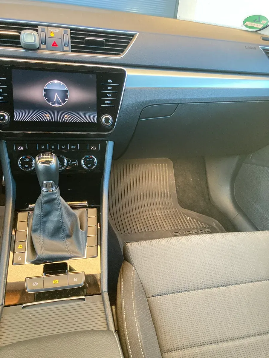 Skoda Superb 2018 photo 3