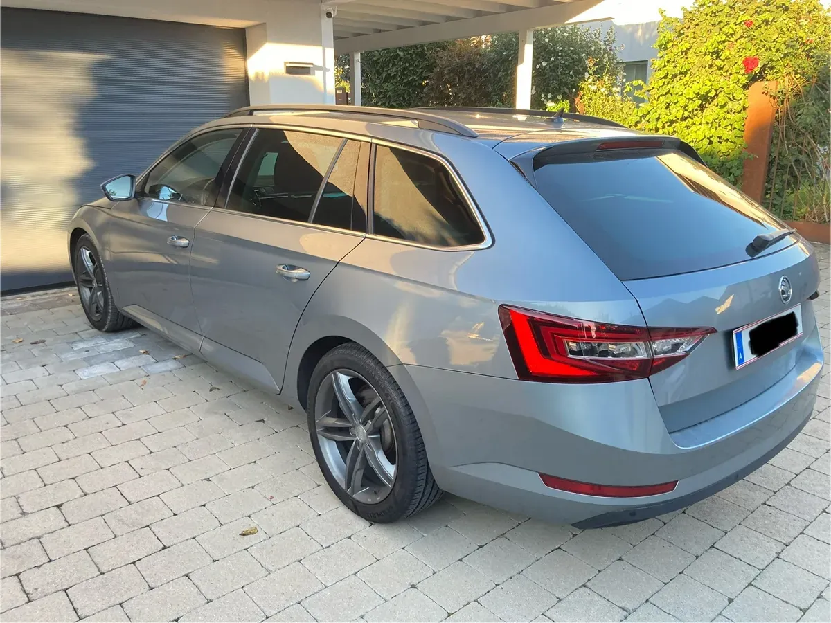Skoda Superb 2018 photo 2