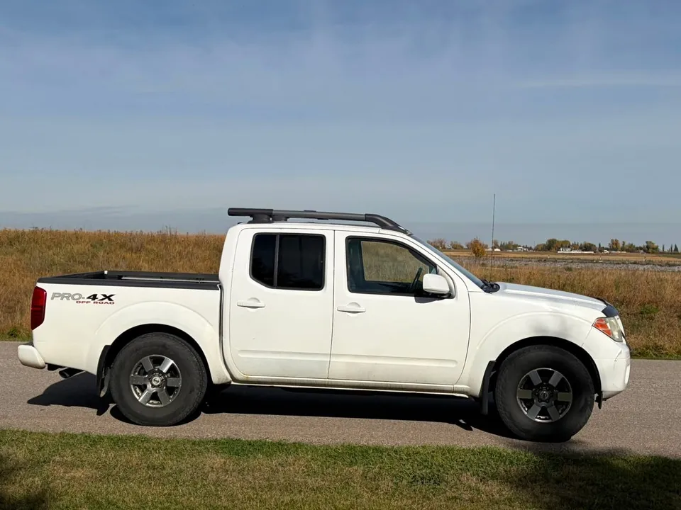 Nissan Frontier 2011 photo 4