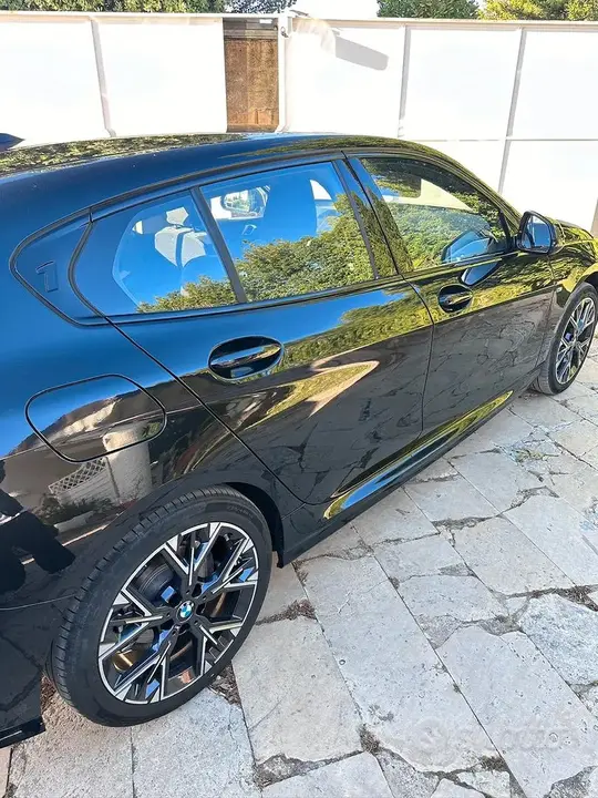 BMW 118D 2024 photo 3