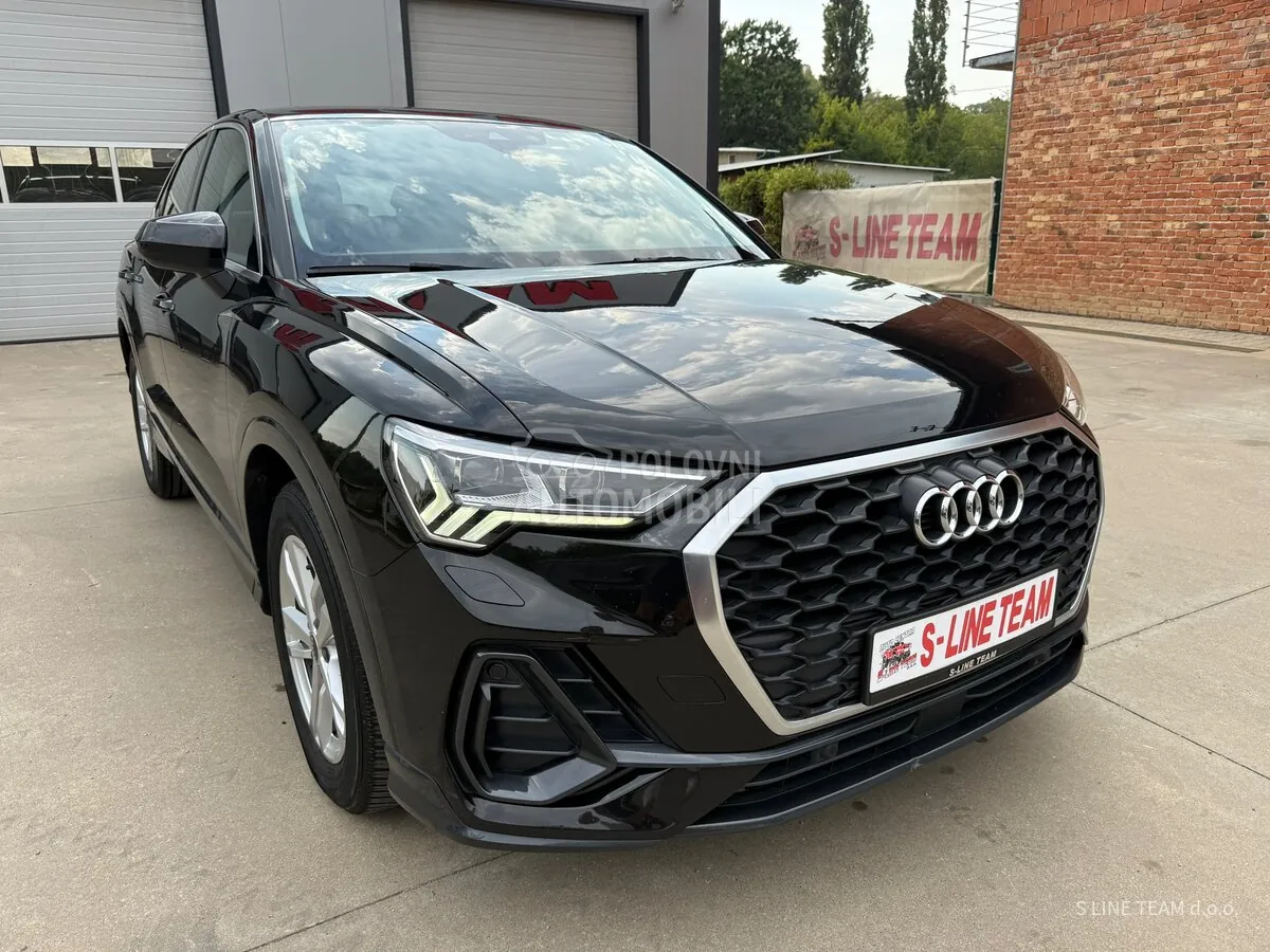 Audi Q3 2022 photo 2