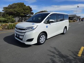 Toyota Noah 2021 photo 4