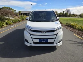 Toyota Noah 2021 photo 3