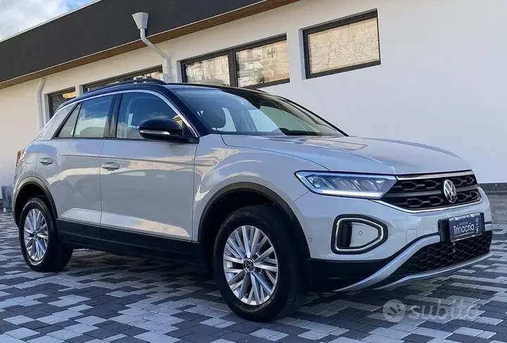 Volkswagen T-Roc Life 2022 photo 3