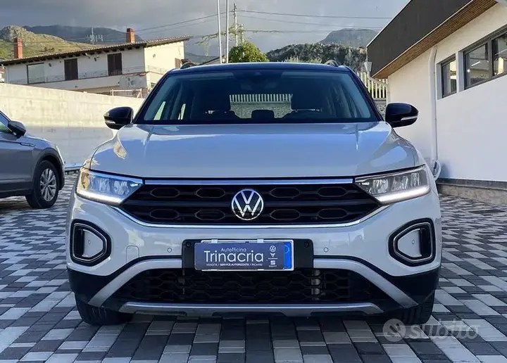 Volkswagen T-Roc Life 2022 photo 2