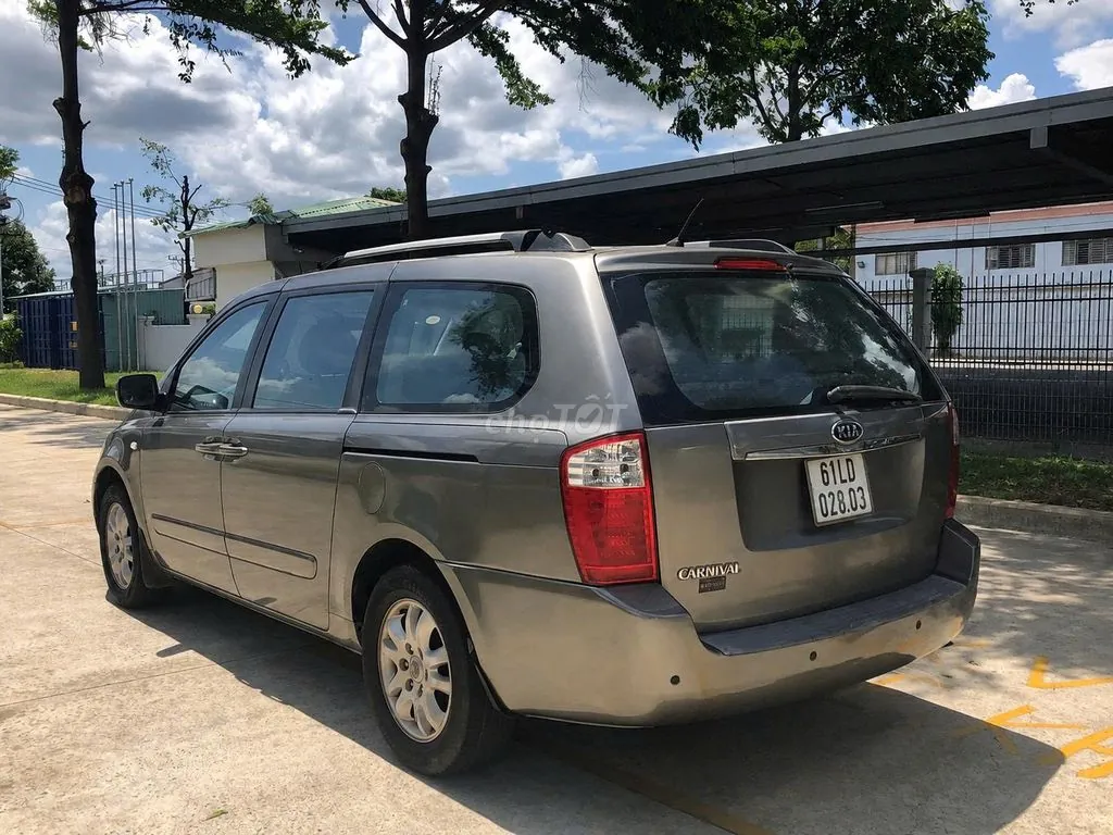 Kia Carnival 2009 photo 5