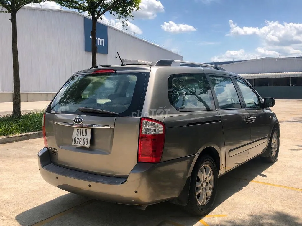 Kia Carnival 2009 photo 4