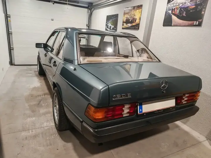 Mercedes-Benz 190 1983 photo 3
