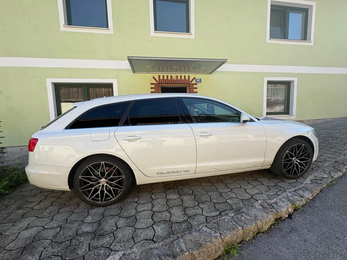 Audi A6 2012 photo 2