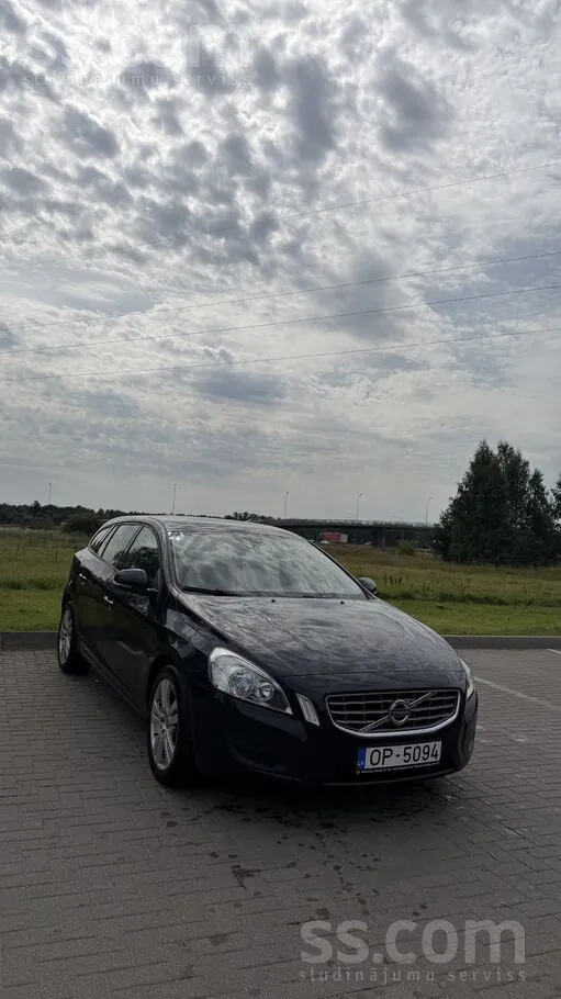 Volvo V60 2013 photo 2