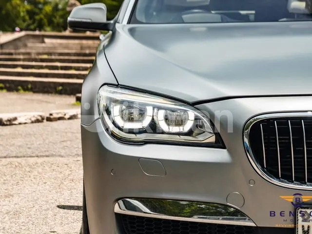 BMW 735Li 2013 photo 3