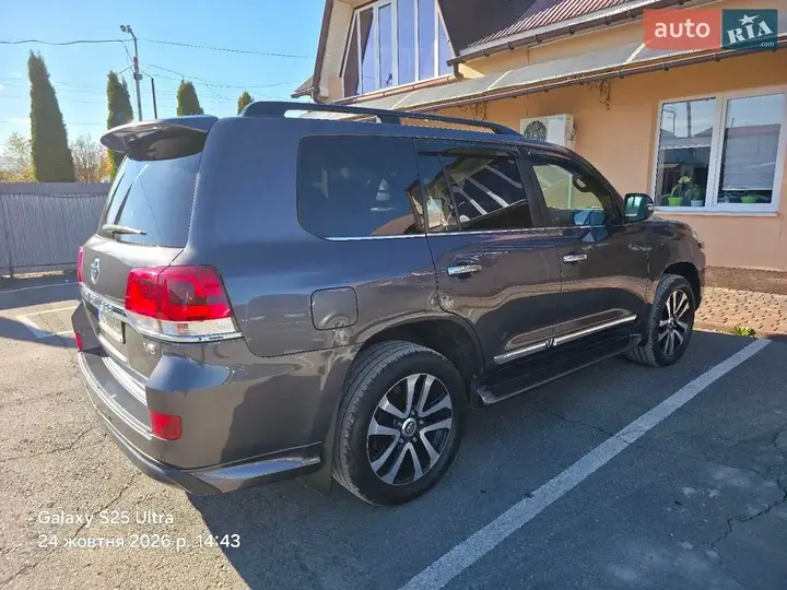 Toyota Land Cruiser 2018 photo 5