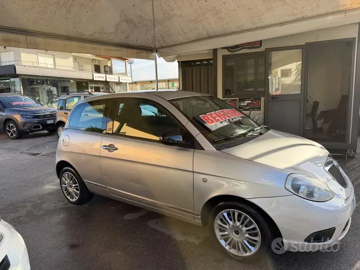 Lancia Ypsilon 2011 photo 2
