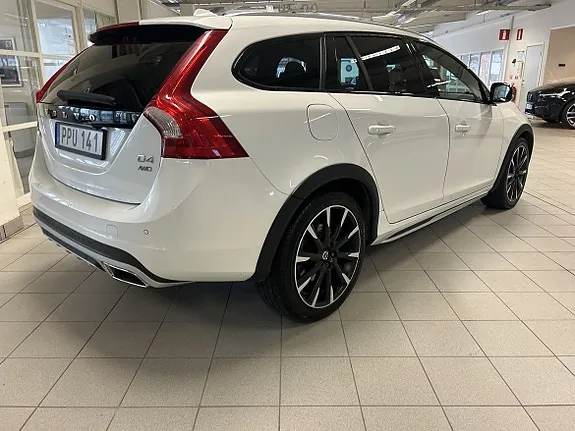 Volvo V60 Cross Country 2016 photo 3