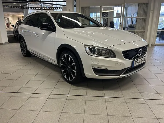 Volvo V60 Cross Country 2016 photo 2