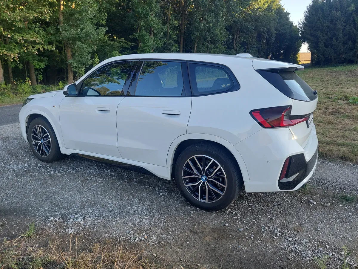 BMW Ix1 2024 photo 3