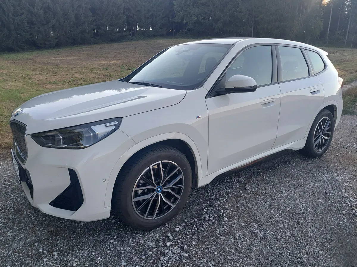 BMW Ix1 2024 photo 2