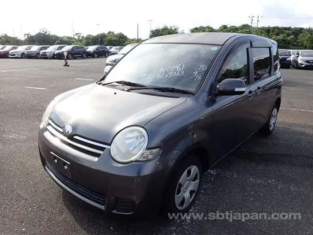 Toyota Sienta 2009 photo 2