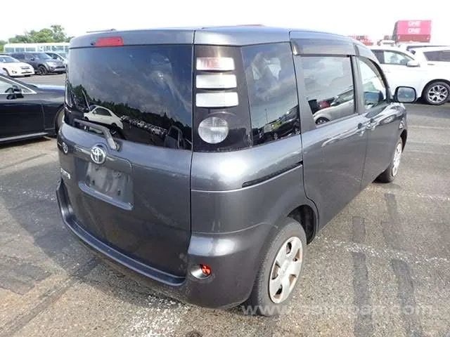Toyota Sienta 2009 photo 4