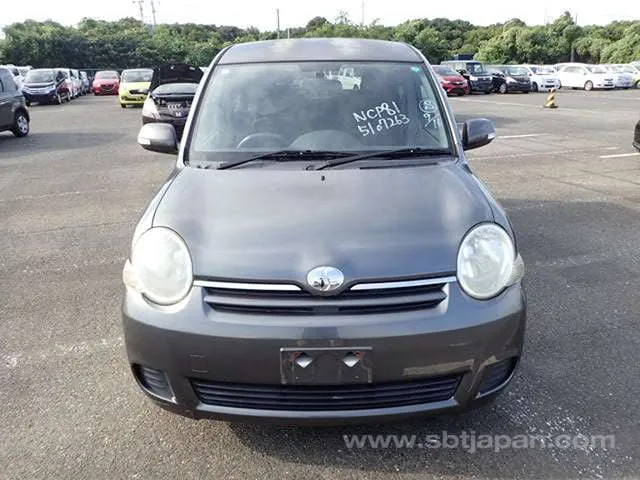 Toyota Sienta 2009 photo 5