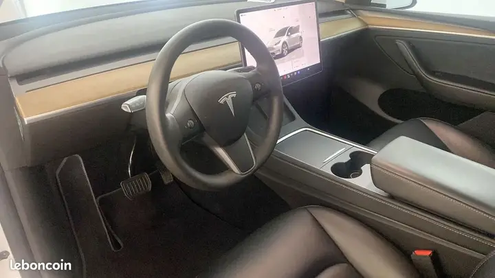 Tesla Model Y 2023 photo 3