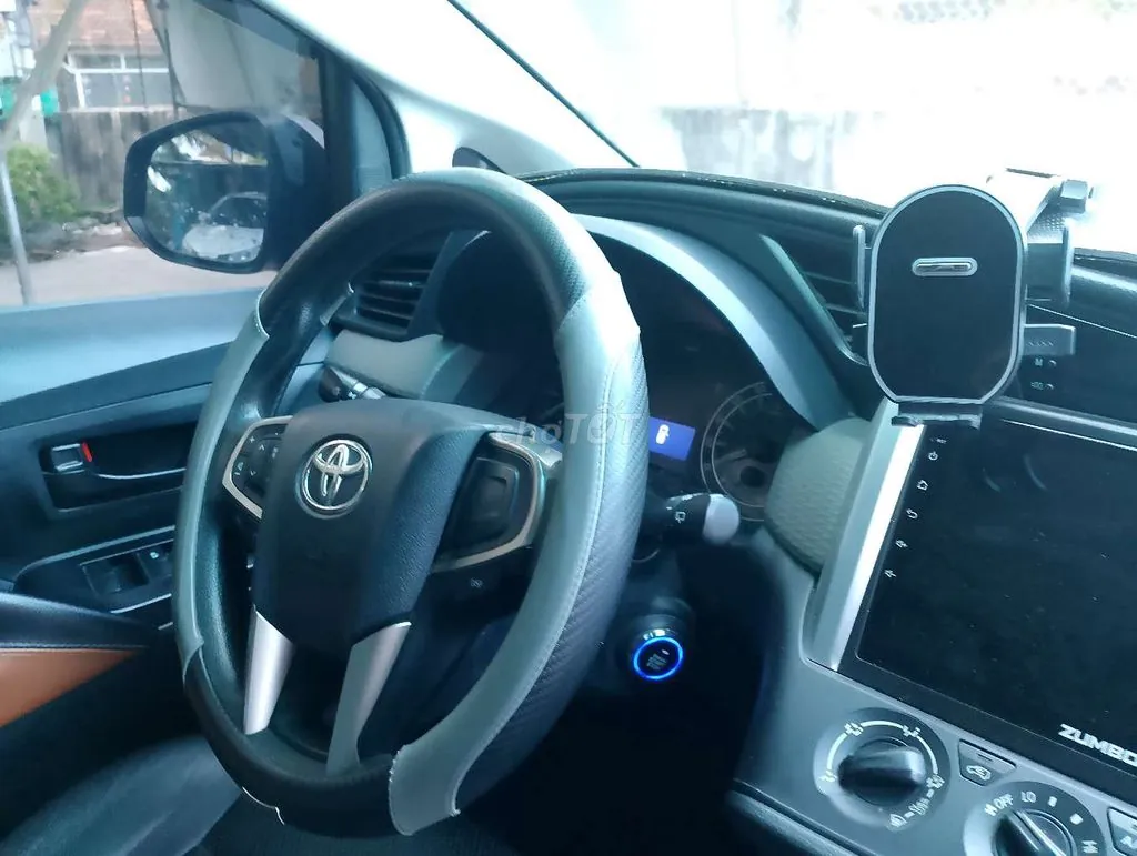 Toyota Innova 2018 photo 4