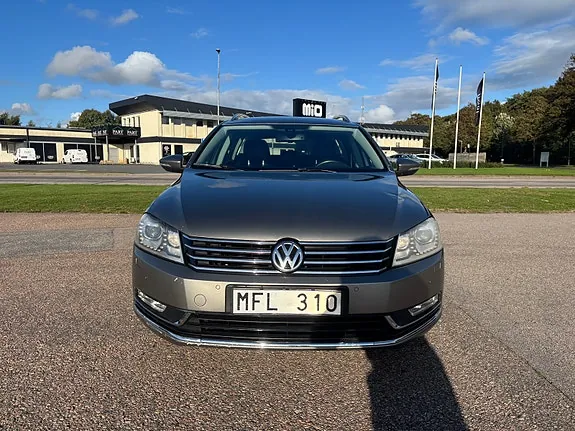 Volkswagen Passat 2012 photo 2