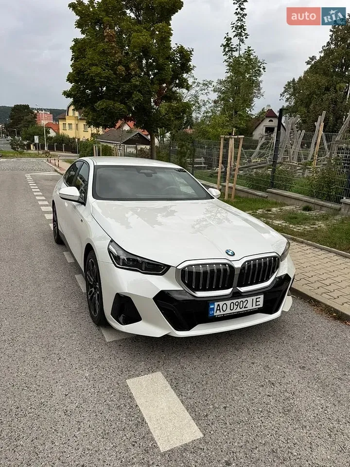 BMW 5 Series 2024 photo 5