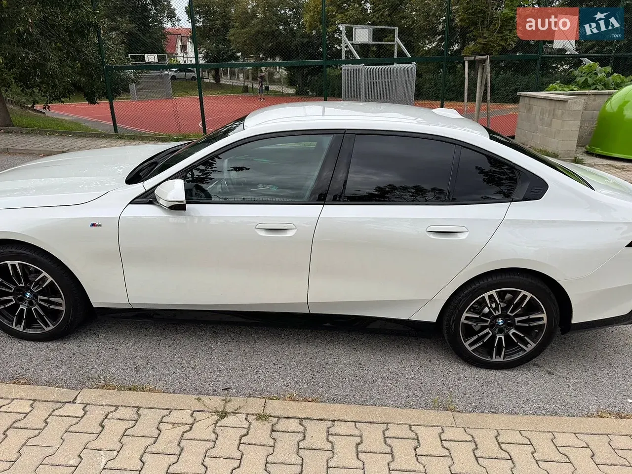 BMW 5 Series 2024 photo 3