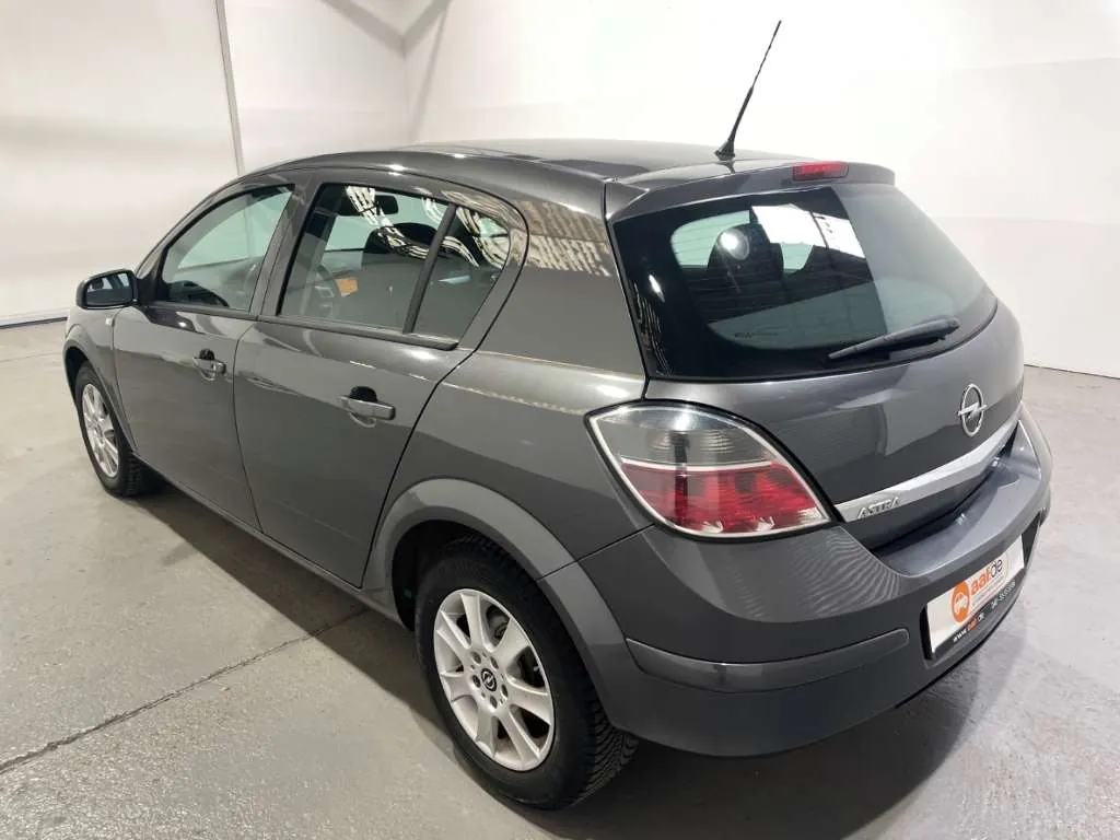 Opel Astra 2009 photo 2