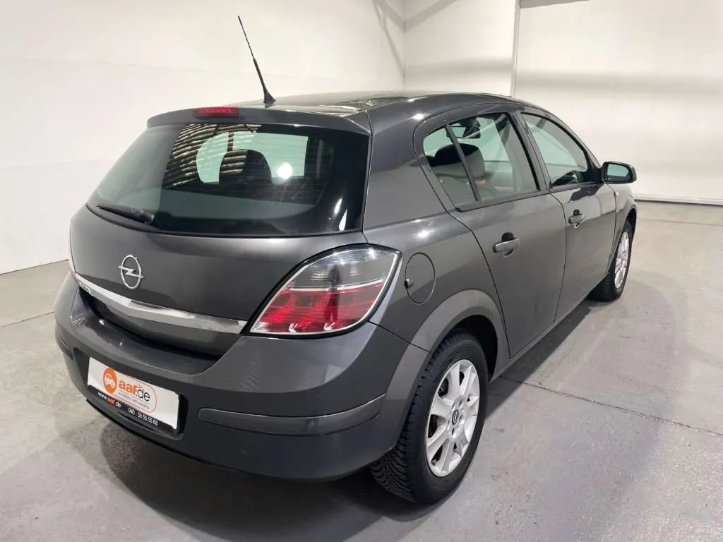Opel Astra 2009 photo 3