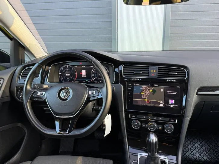 Volkswagen Golf 2017 photo 2