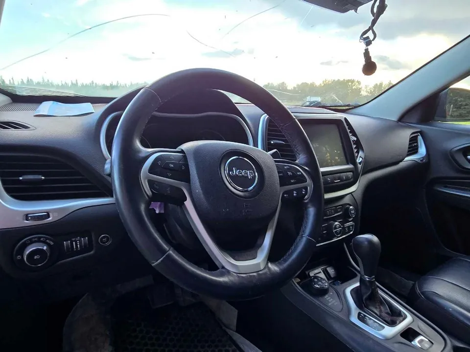 Jeep Cherokee 2015 photo 3