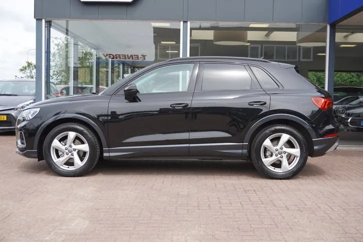 Audi Q3 2019 photo 2