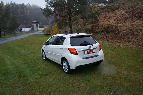 Toyota Yaris 2015 photo 4