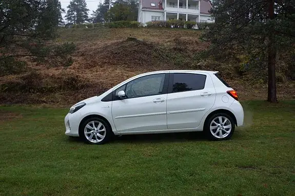 Toyota Yaris 2015 photo 3